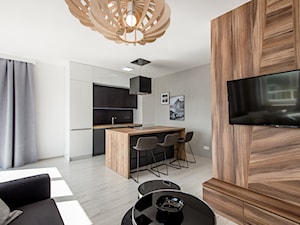 Realizacja Modern Small Apartment - Mały szary salon z kuchnią z jadalnią - zdjęcie od DISENO INTERIORS - Apartamenty PREMIUM