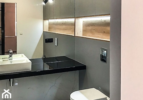Industrial Loft - Realizacja - Mała bez okna z lustrem z marmurową podłogą łazienka - zdjęcie od DISENO INTERIORS - Apartamenty PREMIUM