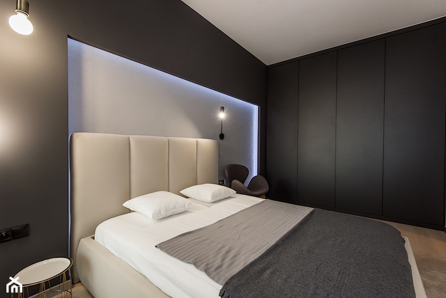 Realizacja - Apartament przy Parku - Średnia czarna szara sypialnia - zdjęcie od DISENO INTERIORS - Apartamenty PREMIUM