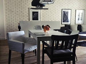 Duża szara jadalnia w salonie - zdjęcie od DISENO INTERIORS - Apartamenty PREMIUM