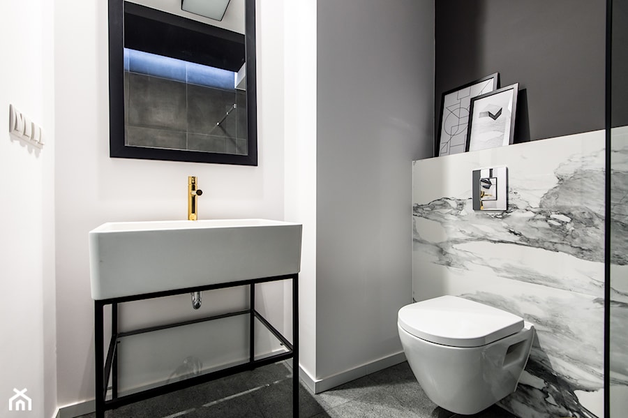 Realizacja - Moderno Art Deco - Mała bez okna z lustrem łazienka, styl nowoczesny - zdjęcie od DISENO INTERIORS - Apartamenty PREMIUM