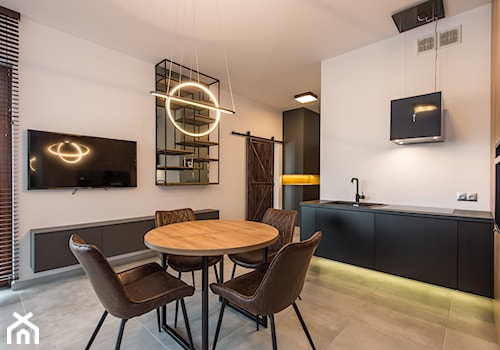 Realizacja - Apartament przy Parku - Średnia otwarta z salonem biała z zabudowaną lodówką z nablatowym zlewozmywakiem kuchnia w kształcie litery l z oknem - zdjęcie od DISENO INTERIORS - Apartamenty PREMIUM