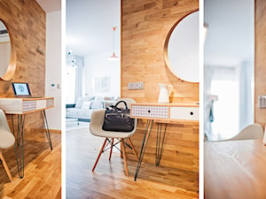 Apartament Wood & White - Mały hol / przedpokój - zdjęcie od DISENO INTERIORS - Apartamenty PREMIUM