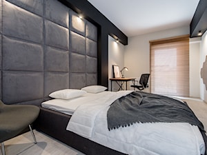 Realizacja - Apartament w stylu industrialnym - Średnia biała czarna z biurkiem z panelami tapicerowanymi sypialnia z balkonem / tarasem - zdjęcie od DISENO INTERIORS - Apartamenty PREMIUM