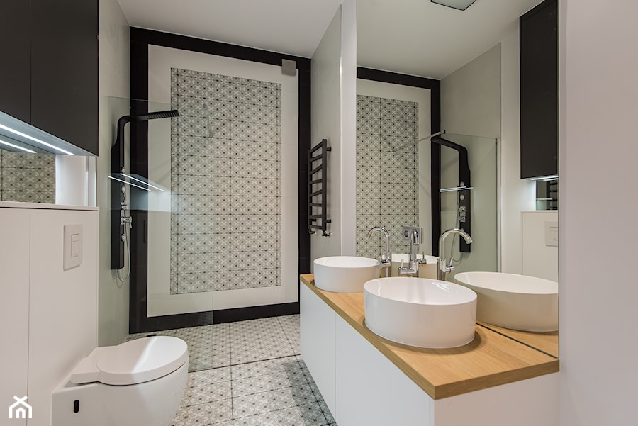 Eleganski Minimalizm - Realizacja - Średnia bez okna z dwoma umywalkami łazienka - zdjęcie od DISENO INTERIORS - Apartamenty PREMIUM