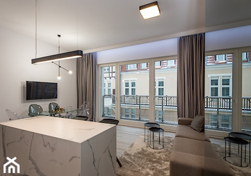 Eleganski Minimalizm - Realizacja - Średni biały salon z kuchnią z jadalnią z tarasem / balkonem - zdjęcie od DISENO INTERIORS - Apartamenty PREMIUM