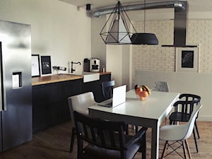 Skandynawski minimalizm - w centrum Poznania - Średnia szara jadalnia w kuchni - zdjęcie od DISENO INTERIORS - Apartamenty PREMIUM