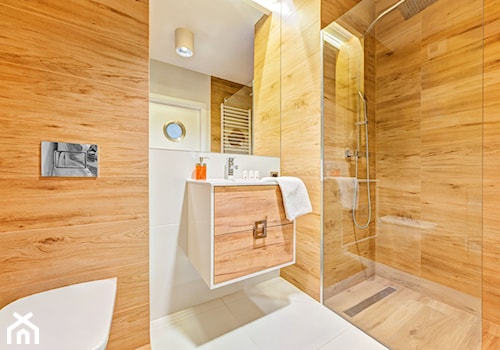 Apartament Wood & White - Średnia na poddaszu bez okna łazienka - zdjęcie od DISENO INTERIORS - Apartamenty PREMIUM