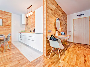 Apartament Wood & White - Średni biały hol / przedpokój - zdjęcie od DISENO INTERIORS - Apartamenty PREMIUM