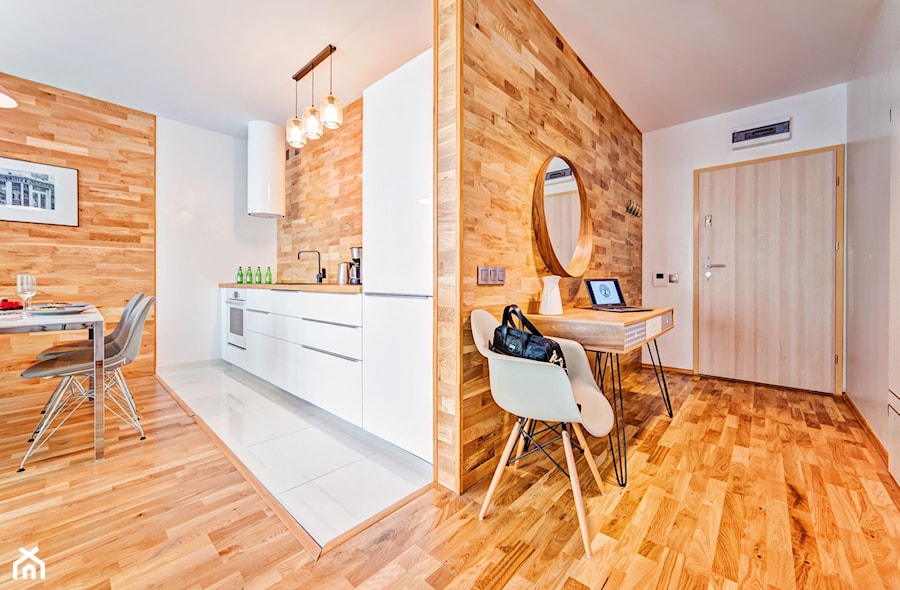 Apartament Wood & White - Średni biały hol / przedpokój - zdjęcie od DISENO INTERIORS - Apartamenty PREMIUM