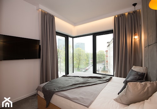 Realizacja Apartamentu z widokiem na Park - Średnia szara sypialnia - zdjęcie od DISENO INTERIORS - Apartamenty PREMIUM