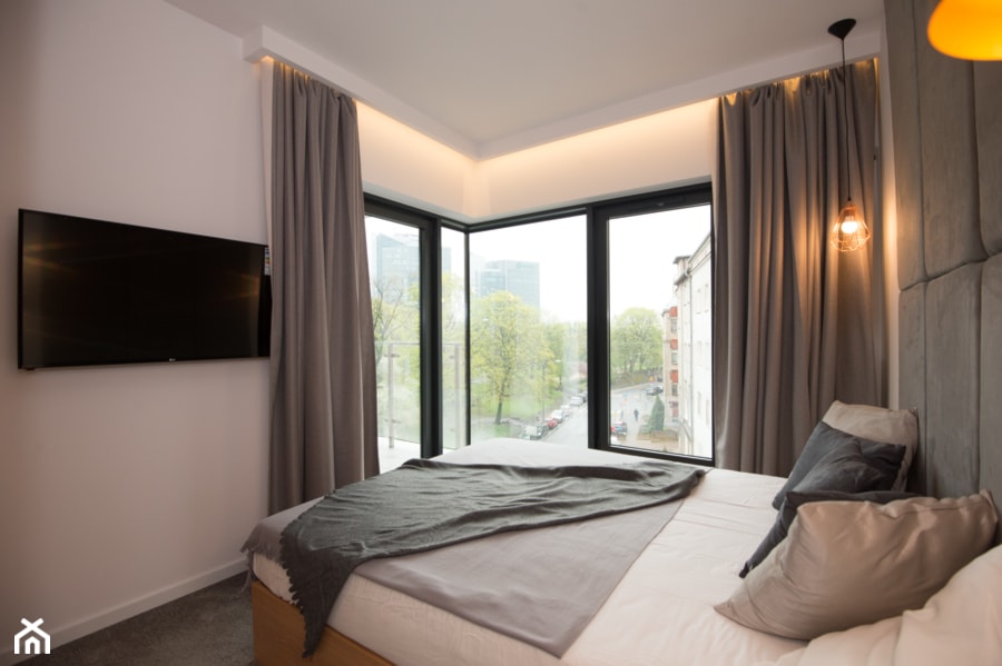 Realizacja Apartamentu z widokiem na Park - Średnia szara sypialnia - zdjęcie od DISENO INTERIORS - Apartamenty PREMIUM