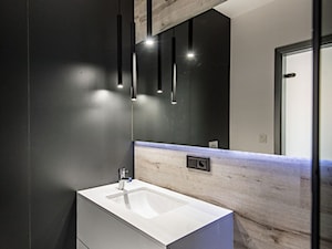 Realizacja Nowoczesny Minimalizm - Mała bez okna z lustrem łazienka - zdjęcie od DISENO INTERIORS - Apartamenty PREMIUM