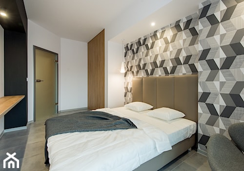 Realizacja- Nowoczesny Apartament W Centrum Poznania - Duża biała szara sypialnia - zdjęcie od DISENO INTERIORS - Apartamenty PREMIUM