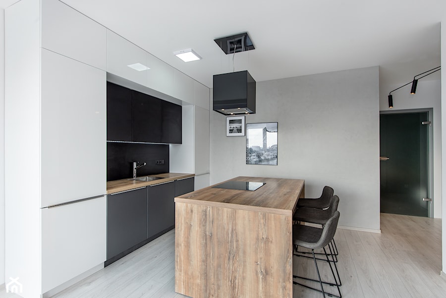 Realizacja Modern Small Apartment - Średnia z salonem szara z zabudowaną lodówką z podblatowym zlewozmywakiem kuchnia dwurzędowa z wyspą lub półwyspem - zdjęcie od DISENO INTERIORS - Apartamenty PREMIUM