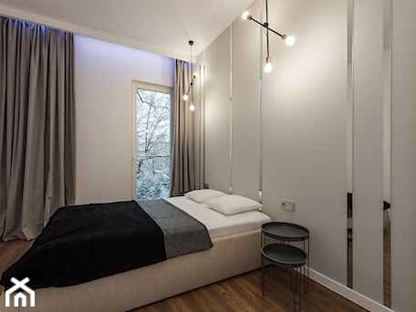 Aranżacje wnętrz - Sypialnia: Eleganski Minimalizm - Realizacja - Średnia szara sypialnia z balkonem / tarasem - DISENO INTERIORS - Apartamenty PREMIUM. Przeglądaj, dodawaj i zapisuj najlepsze zdjęcia, pomysły i inspiracje designerskie. W bazie mamy już prawie milion fotografii!