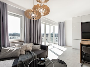 Realizacja Modern Small Apartment - Średni biały salon z kuchnią z jadalnią z tarasem / balkonem - zdjęcie od DISENO INTERIORS - Apartamenty PREMIUM