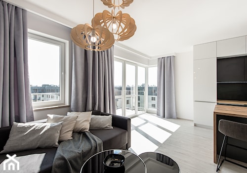 Realizacja Modern Small Apartment - Średni biały salon z kuchnią z jadalnią z tarasem / balkonem - zdjęcie od DISENO INTERIORS - Apartamenty PREMIUM