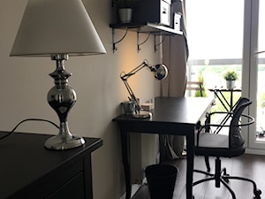 Angielska Elegancja - Styl Hampton - Małe w osobnym pomieszczeniu szare biuro - zdjęcie od DISENO INTERIORS - Apartamenty PREMIUM