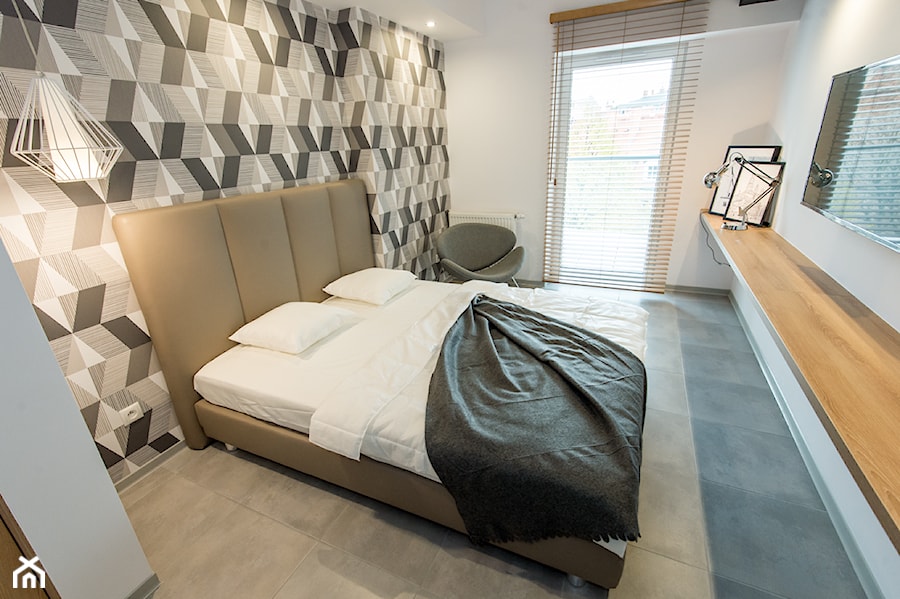 Realizacja- Nowoczesny Apartament W Centrum Poznania - Średnia biała szara sypialnia - zdjęcie od DISENO INTERIORS - Apartamenty PREMIUM