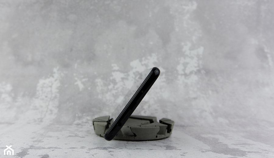 Stojak pod telefon wykonany z betonu - zdjęcie od Rausch Beton