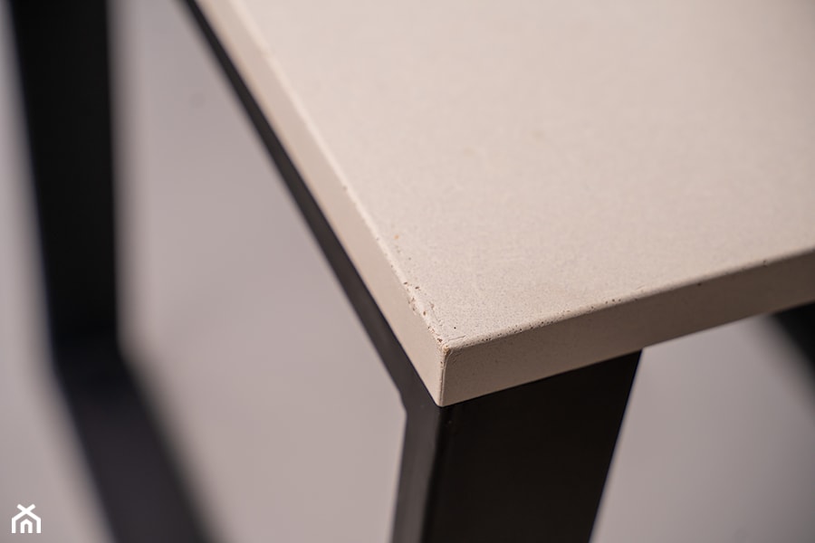 Stolik kawowy z białego betonu architektonicznego - zdjęcie od Rausch Beton