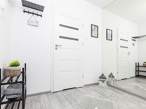 Przedpokój po metamorfozie - zdjęcie od SYDONIA STAGING - HOME STAGING SZCZECIN