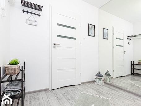 Aranżacje wnętrz - Hol / Przedpokój: Przedpokój po metamorfozie - SYDONIA STAGING - HOME STAGING SZCZECIN. Przeglądaj, dodawaj i zapisuj najlepsze zdjęcia, pomysły i inspiracje designerskie. W bazie mamy już prawie milion fotografii!