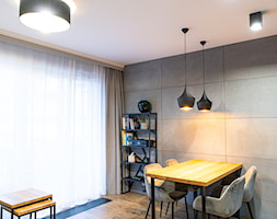Mieszkanie z czarną kuchnią w Kaliszu - Jadalnia, styl industrialny - zdjęcie od E Home Design - Homebook