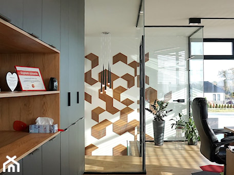 Aranżacje wnętrz - Biuro: Realizacja projektu biura - Biuro, styl nowoczesny - E Home Design. Przeglądaj, dodawaj i zapisuj najlepsze zdjęcia, pomysły i inspiracje designerskie. W bazie mamy już prawie milion fotografii!