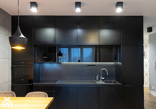 Mieszkanie z czarną kuchnią w Kaliszu - Kuchnia, styl nowoczesny - zdjęcie od E Home Design