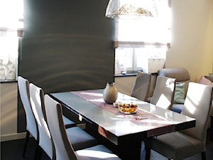 Minimalizm w dobrym stylu-mieszkanie prywatne - Średnia czarna szara jadalnia w salonie, styl nowoczesny - zdjęcie od Justyna Łuczak -Gręda Pegaz Design