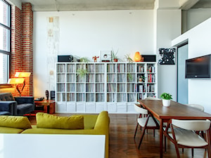 Mieszkanie w loftowym klimacie - Salon, styl industrialny - zdjęcie od newood.pl