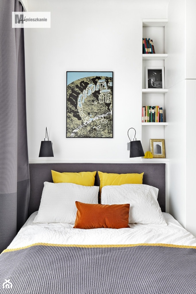 38 m, Plac Zbawiciela, Wwa - Mała biała sypialnia, styl skandynawski - zdjęcie od DZIURDZIAprojekt - Homebook