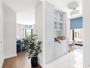 76 mkw, Powiśle, - Średnia otwarta z salonem biała kuchnia jednorzędowa z oknem, styl prowansalski - zdjęcie od DZIURDZIAprojekt