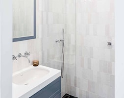 Ujazdowskie 60m, - Mała bez okna z lustrem łazienka, styl tradycyjny - zdjęcie od DZIURDZIAprojekt - Homebook