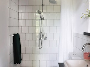 Kurnik po renowacji, k.Mińska Mazowieckiego - Mała bez okna z lustrem łazienka, styl rustykalny - zdjęcie od DZIURDZIAprojekt