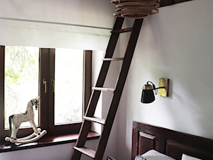 Kurnik po renowacji, k.Mińska Mazowieckiego - Mała biała sypialnia, styl rustykalny - zdjęcie od DZIURDZIAprojekt