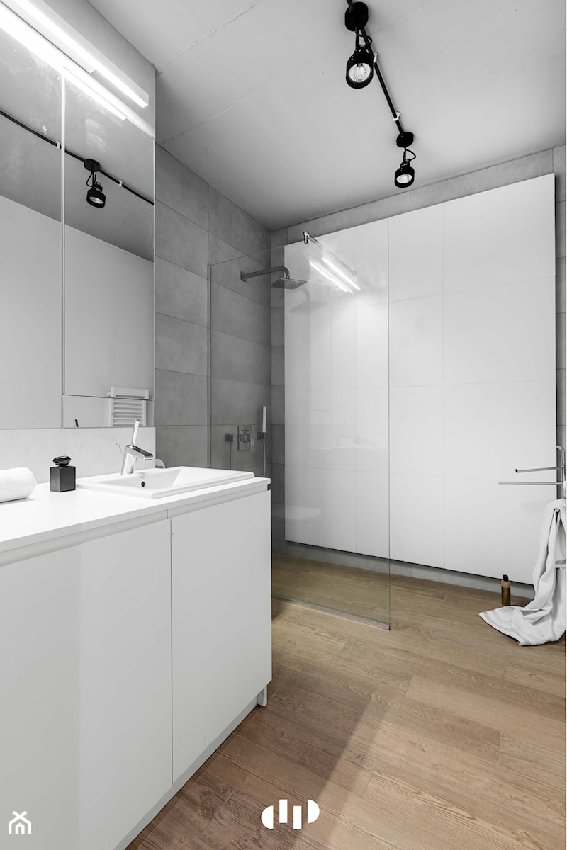 55m, Krakow - Średnia bez okna z punktowym oświetleniem łazienka, styl nowoczesny - zdjęcie od DZIURDZIAprojekt