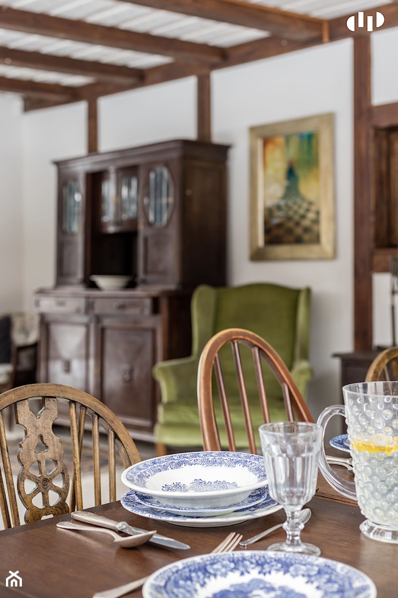 Średnia szara jadalnia jako osobne pomieszczenie, styl vintage - zdjęcie od DZIURDZIAprojekt