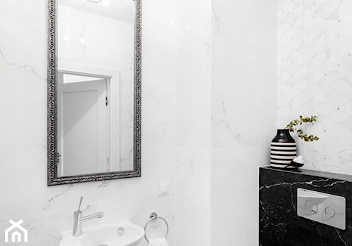 76 mkw, Powiśle, - Mała na poddaszu bez okna z lustrem łazienka, styl nowoczesny - zdjęcie od DZIURDZIAprojekt
