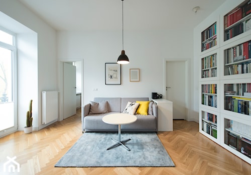 52m, Kamionek, Wwa - Średni biały salon z bibiloteczką, styl skandynawski - zdjęcie od DZIURDZIAprojekt