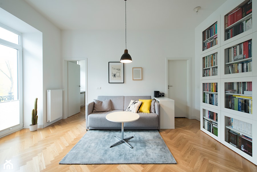 52m, Kamionek, Wwa - Średni biały salon z bibiloteczką, styl skandynawski - zdjęcie od DZIURDZIAprojekt