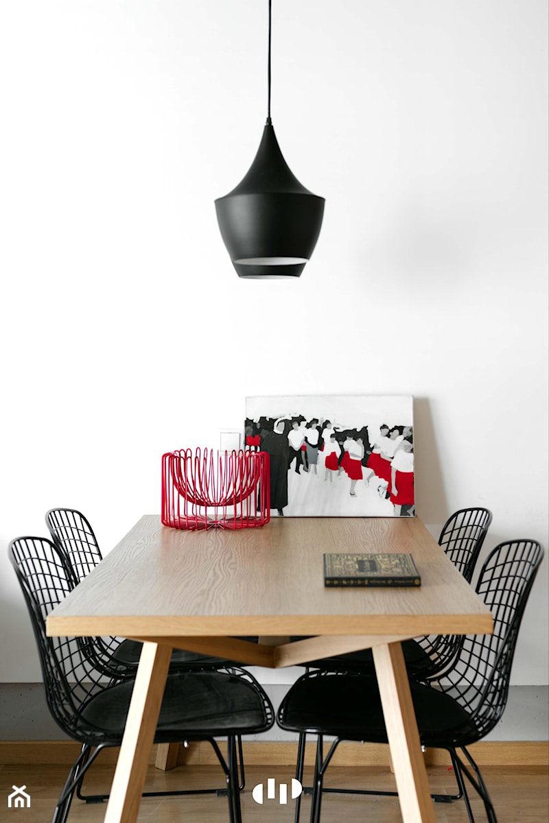 55m, Krakow - Mała biała jadalnia jako osobne pomieszczenie, styl skandynawski - zdjęcie od DZIURDZIAprojekt