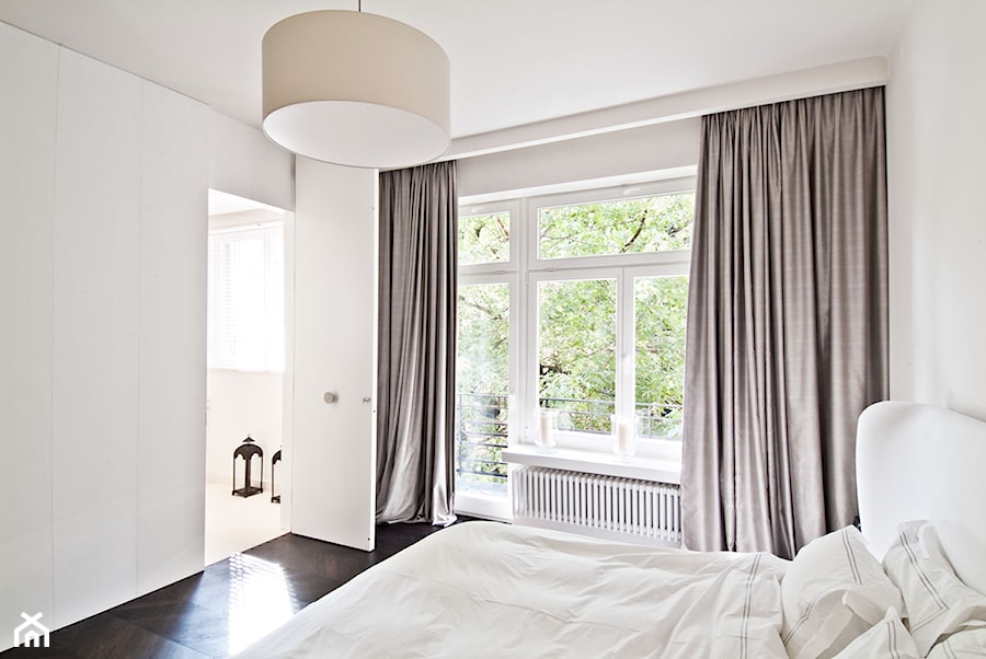 150 m, Śródmieście, Wwa - Średnia biała sypialnia, styl glamour - zdjęcie od DZIURDZIAprojekt
