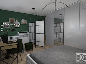 Sypialnia z kącikiem dla niemowlaka w stylu skandynawsko-loftowym. Sypialnia na poddaszu - zdjęcie od DeCe Wnętrza - Dominika Ciuberek