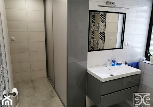 Nowoczesna łazienka w geometryczne wzory - paradyż orrios - zdjęcie od DeCe Wnętrza - Dominika Ciuberek