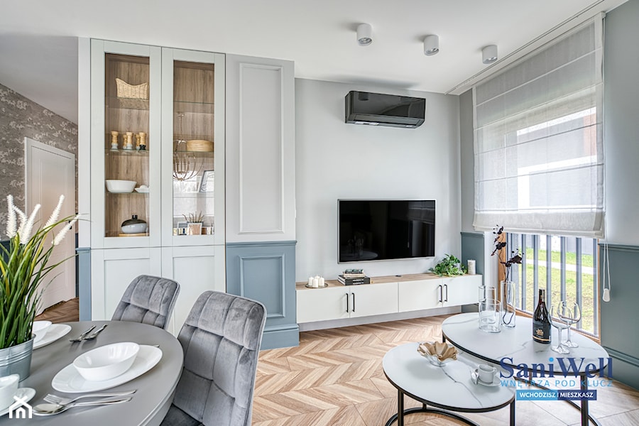 Wykończenie pod klucz mieszkania w inwestycji Rondo Ceglana Katowice - Salon, styl tradycyjny - zdjęcie od SaniWell - wnętrza pod klucz - wchodzisz i mieszkasz