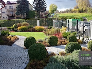 Część reprezentacyjna ogrodu przydomowego - zdjęcie od Zielone Studio Architektura Krajobrazu
