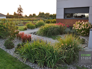 Część reprezentacyjna ogrodu przydomowego - zdjęcie od Zielone Studio Architektura Krajobrazu